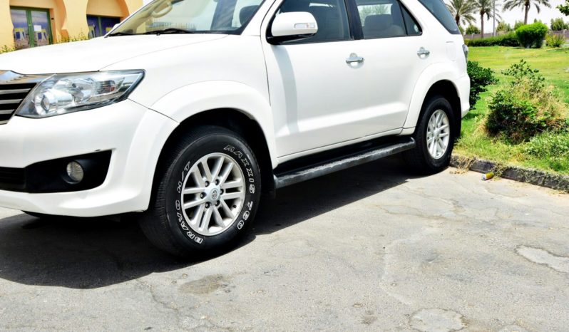 Toyota Fortuner 2014 V6 White 4WD GCC- Accident free Mint Condition #0521293134 full
