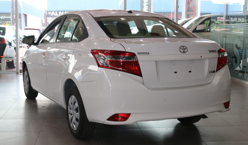 Toyota Yaris 1.5L E full
