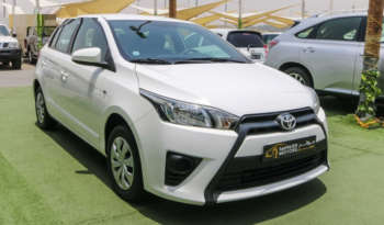 Toyota Yaris SE full