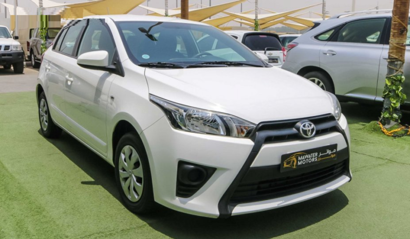 Toyota Yaris SE full