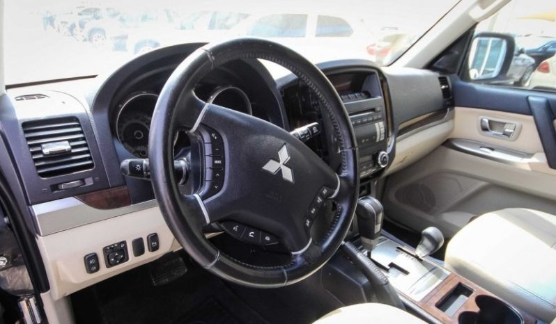 Mitsubishi Pajero GLS V6 full