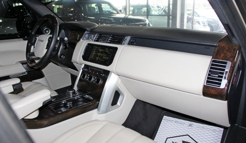 Range Rover Vogue SE Supercharged V8, 2013, GCC Specs, Full Service History full