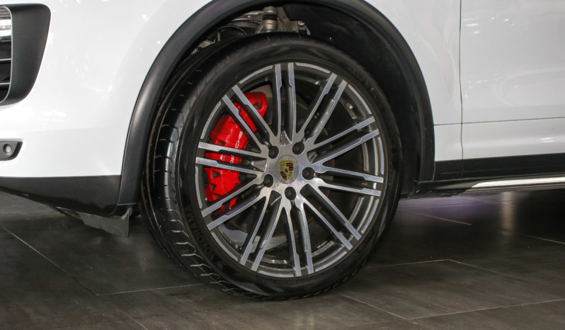 2015 Porsche Cayenne Turbo / GCC Specs / Warranty full